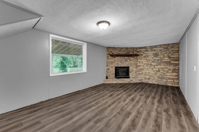 1439 S Luster Avenue, Springfield, MO 65804