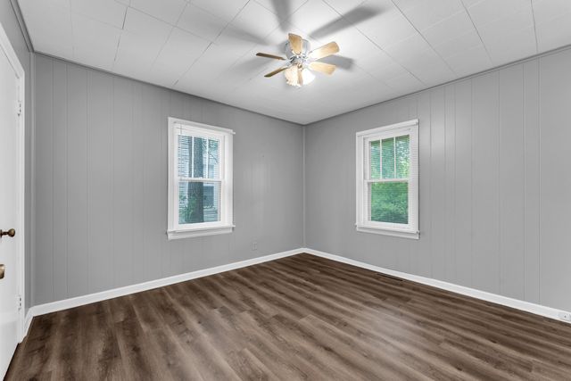 1439 S Luster Avenue, Springfield, MO 65804