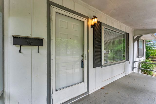 1439 S Luster Avenue, Springfield, MO 65804