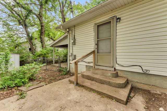 1439 S Luster Avenue, Springfield, MO 65804