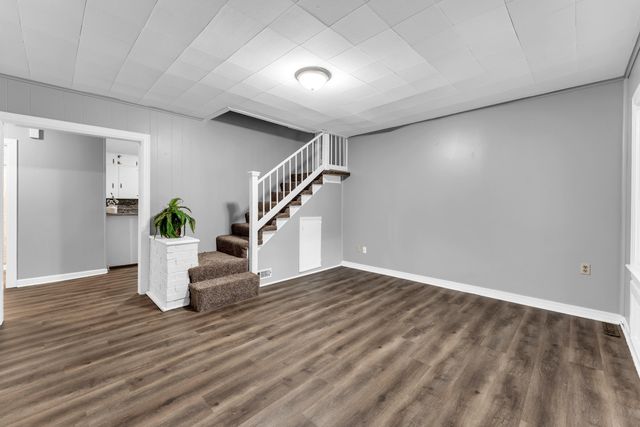1439 S Luster Avenue, Springfield, MO 65804
