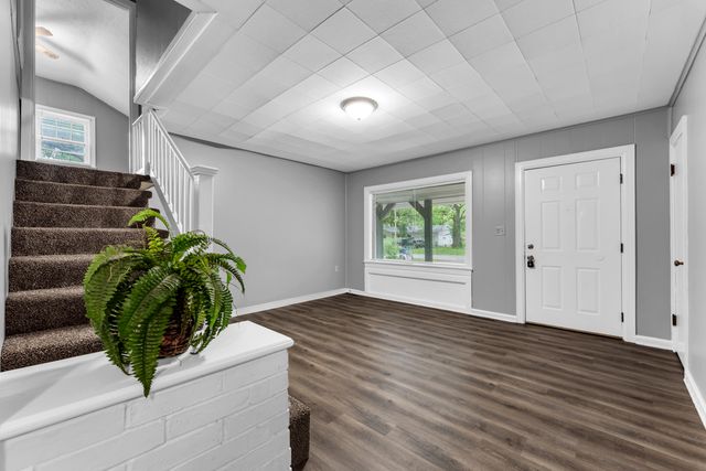 1439 S Luster Avenue, Springfield, MO 65804