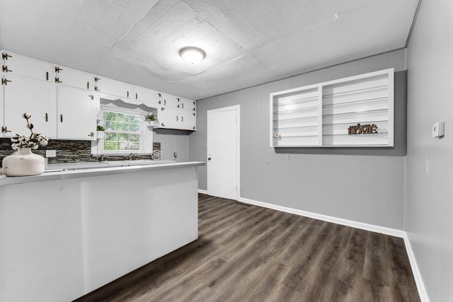 1439 S Luster Avenue, Springfield, MO 65804