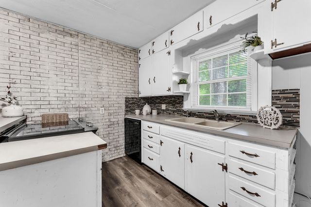 1439 S Luster Avenue, Springfield, MO 65804