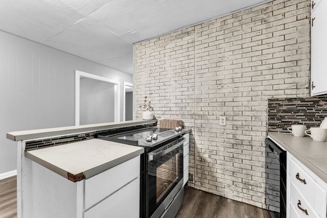 1439 S Luster Avenue, Springfield, MO 65804