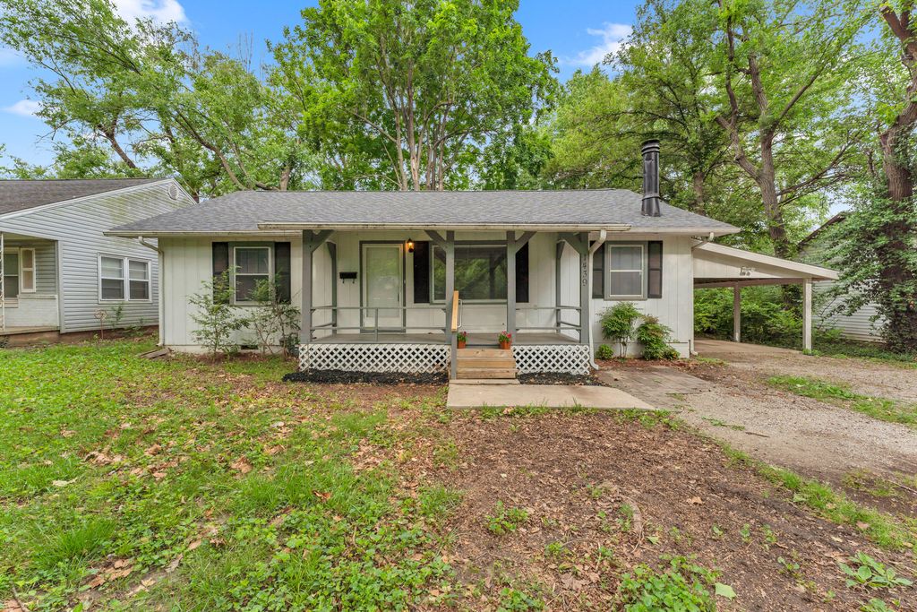 1439 S Luster Avenue, Springfield, MO 65804