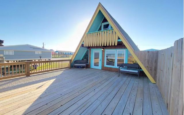 2814 Swan Court, Surfside Beach, TX 77541