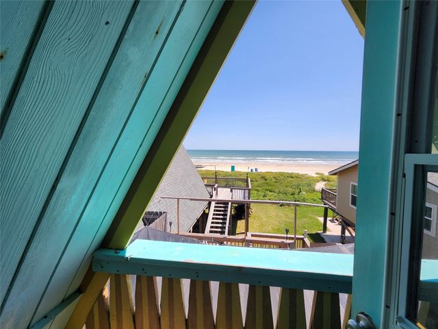 2814 Swan Court, Surfside Beach, TX 77541
