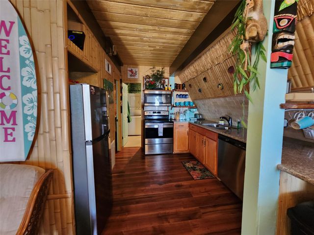 2814 Swan Court, Surfside Beach, TX 77541