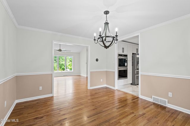 34 Oaktree Lane, Colonie, NY 12309