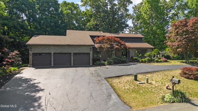 34 Oaktree Lane, Colonie, NY 12309