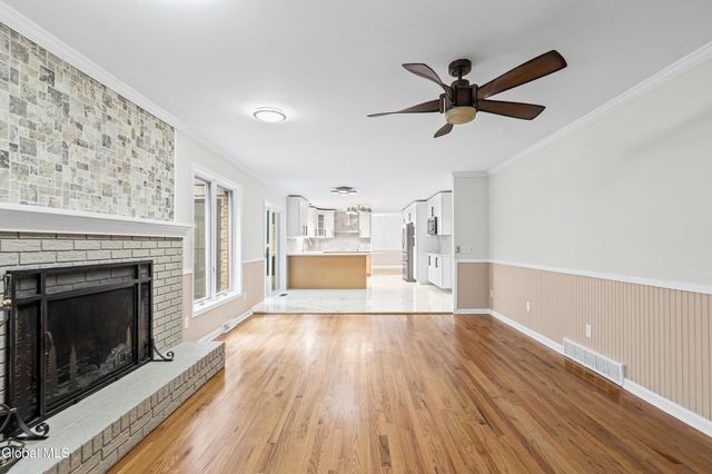 34 Oaktree Lane, Colonie, NY 12309