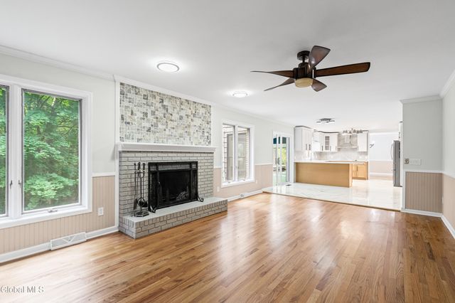 34 Oaktree Lane, Colonie, NY 12309