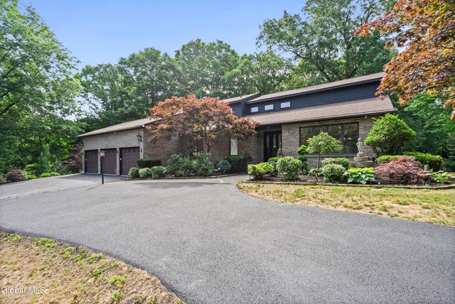 34 Oaktree Lane, Colonie, NY 12309