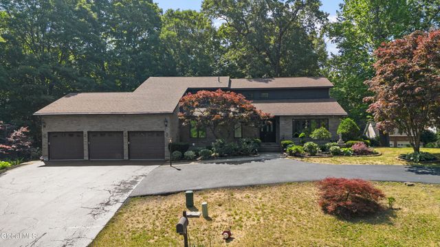34 Oaktree Lane, Colonie, NY 12309