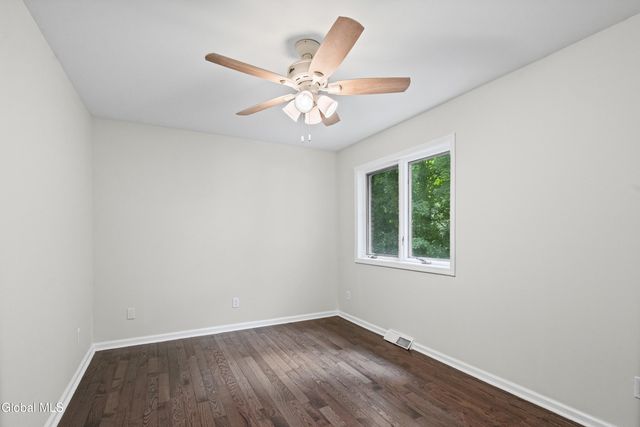 34 Oaktree Lane, Colonie, NY 12309