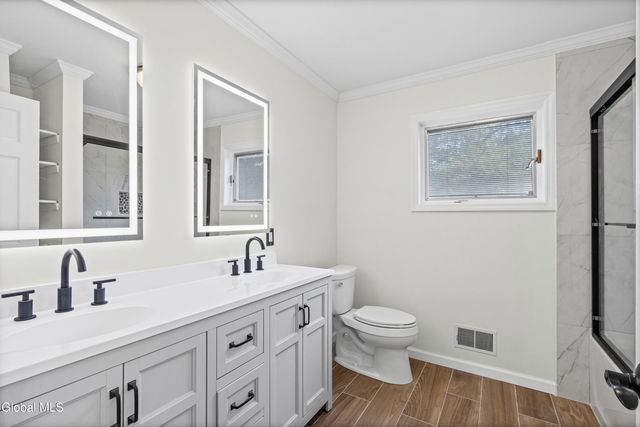34 Oaktree Lane, Colonie, NY 12309