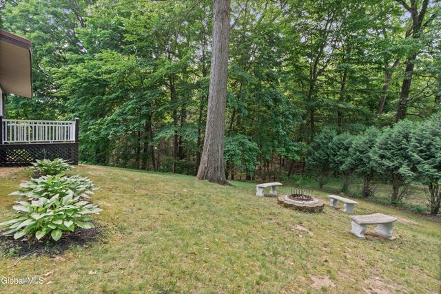 34 Oaktree Lane, Colonie, NY 12309