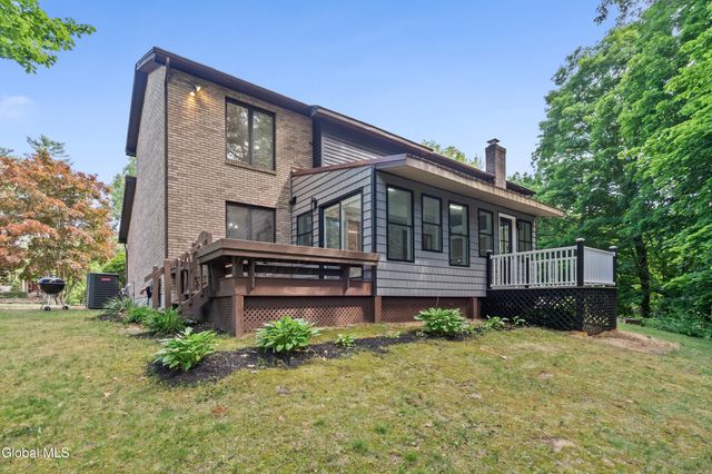34 Oaktree Lane, Colonie, NY 12309