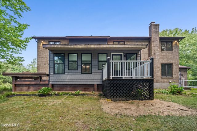 34 Oaktree Lane, Colonie, NY 12309