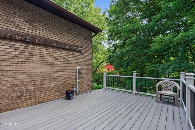 34 Oaktree Lane, Colonie, NY 12309
