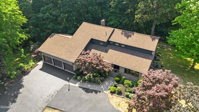 34 Oaktree Lane, Colonie, NY 12309