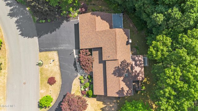 34 Oaktree Lane, Colonie, NY 12309