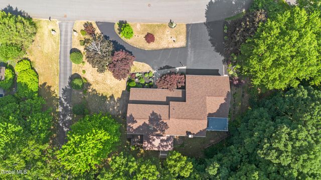 34 Oaktree Lane, Colonie, NY 12309