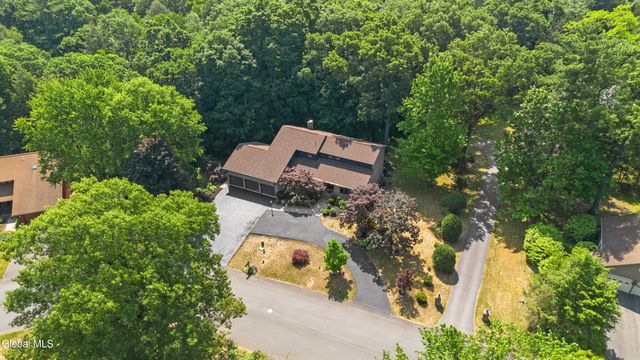 34 Oaktree Lane, Colonie, NY 12309