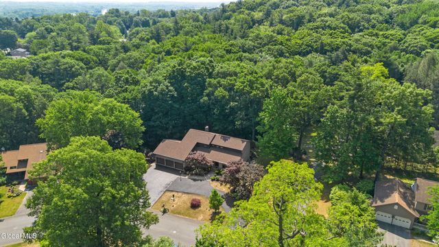 34 Oaktree Lane, Colonie, NY 12309