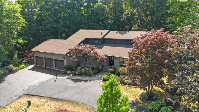 34 Oaktree Lane, Colonie, NY 12309