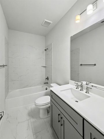 658 Erin Hills Drive, Red Oak, TX 75154