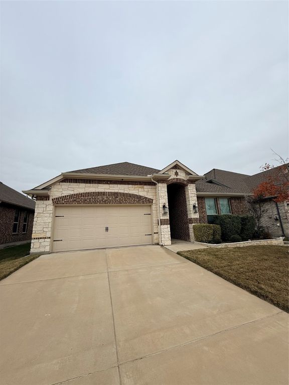 658 Erin Hills Drive, Red Oak, TX 75154