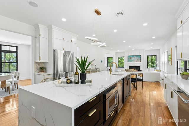 170 Johnston Drive, Watchung, NJ 07069