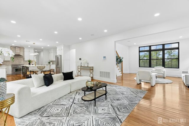 170 Johnston Drive, Watchung, NJ 07069