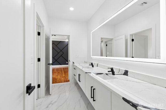 170 Johnston Drive, Watchung, NJ 07069