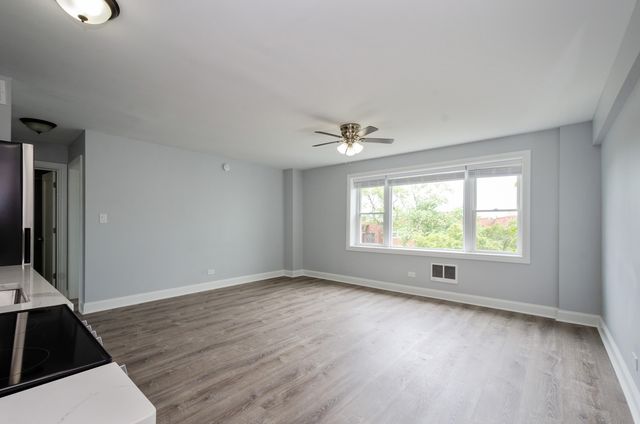 7710 N Sheridan Road 303, Chicago, IL 60626