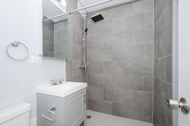 7710 N Sheridan Road 303, Chicago, IL 60626