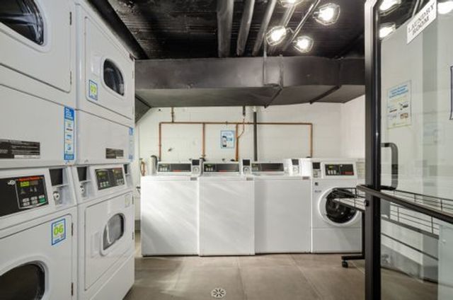 7710 N Sheridan Road 303, Chicago, IL 60626