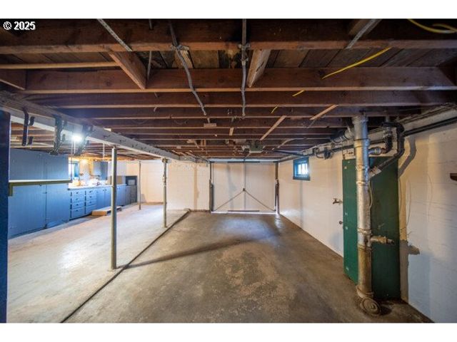 428 ELM Ave, Reedsport, OR 97467