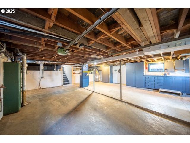 428 ELM Ave, Reedsport, OR 97467