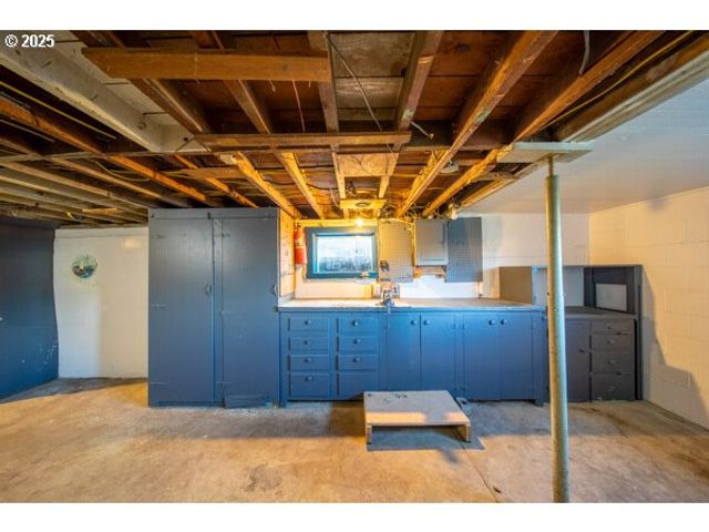 428 ELM Ave, Reedsport, OR 97467