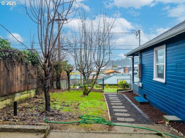 428 ELM Ave, Reedsport, OR 97467