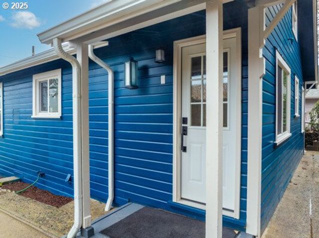 428 ELM Ave, Reedsport, OR 97467