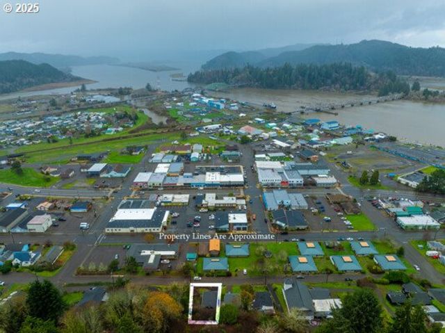 428 ELM Ave, Reedsport, OR 97467