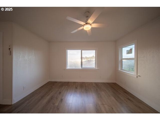 428 ELM Ave, Reedsport, OR 97467