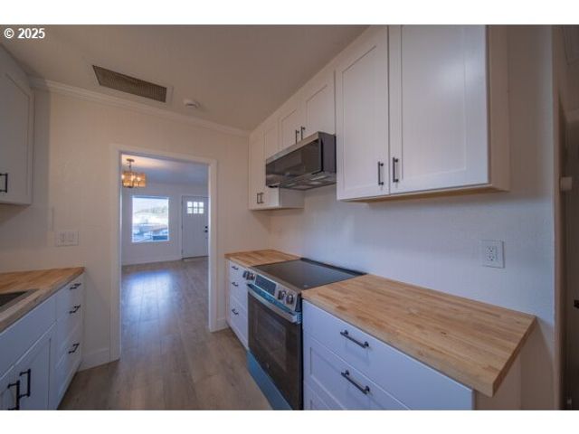 428 ELM Ave, Reedsport, OR 97467