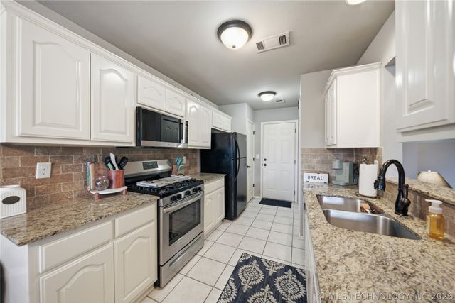 19392 Holly Court, Catoosa, OK 74015