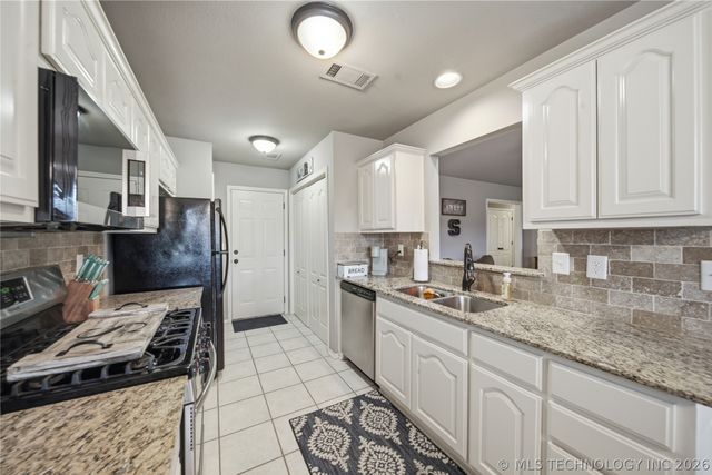 19392 Holly Court, Catoosa, OK 74015