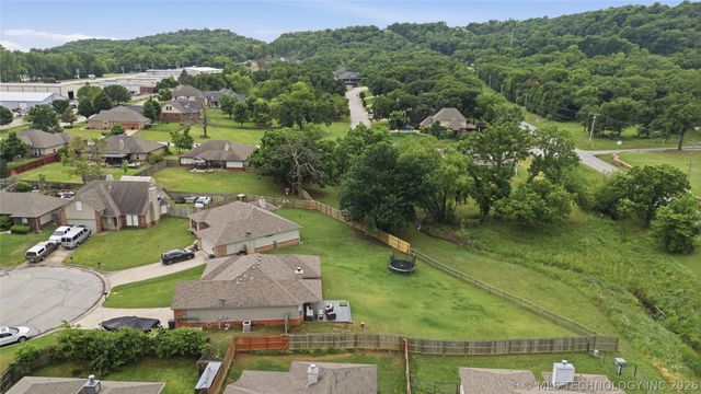 19392 Holly Court, Catoosa, OK 74015
